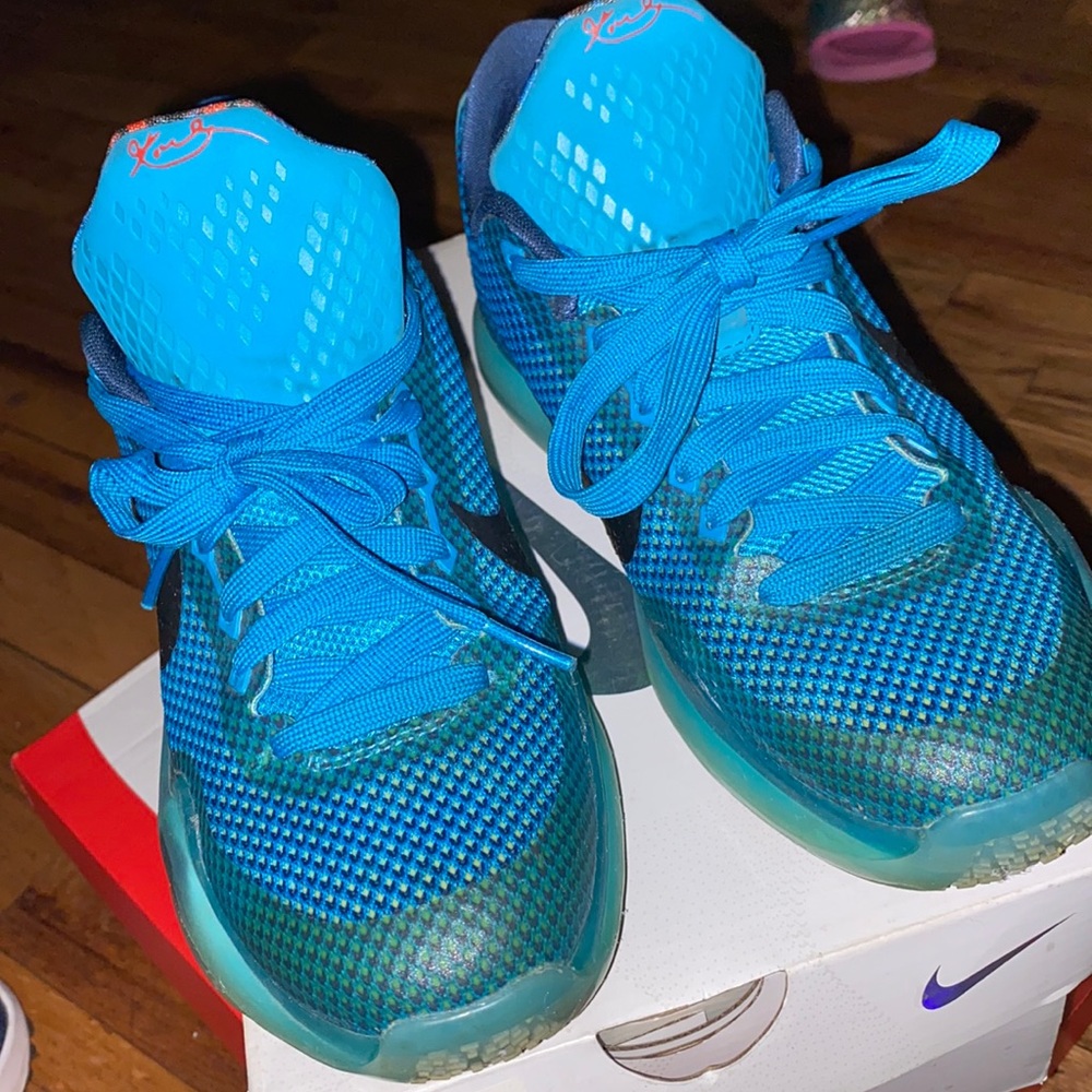 Kobe Bryant (blue lagoons)